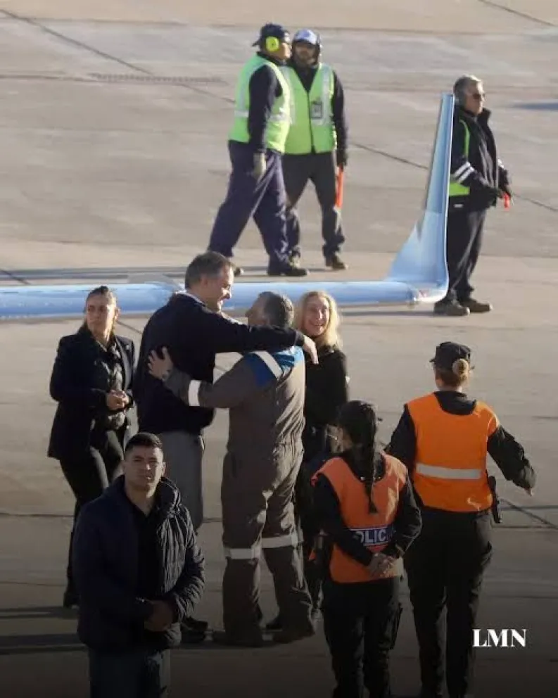 Karina Milei y Adorni desembarcan en Vaca Muerta en busca de respaldo político y económico. Foto gentileza 