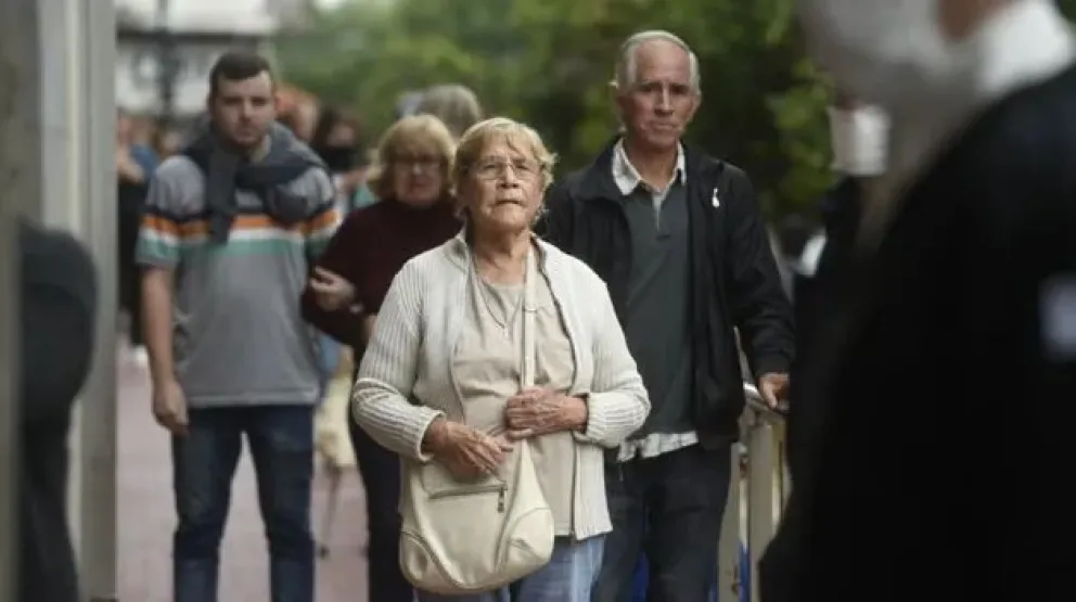 Profesionales y técnicos que trabajan con la población de la tercera edad reclamaron la renuncia del ministro. Foto: archivo.