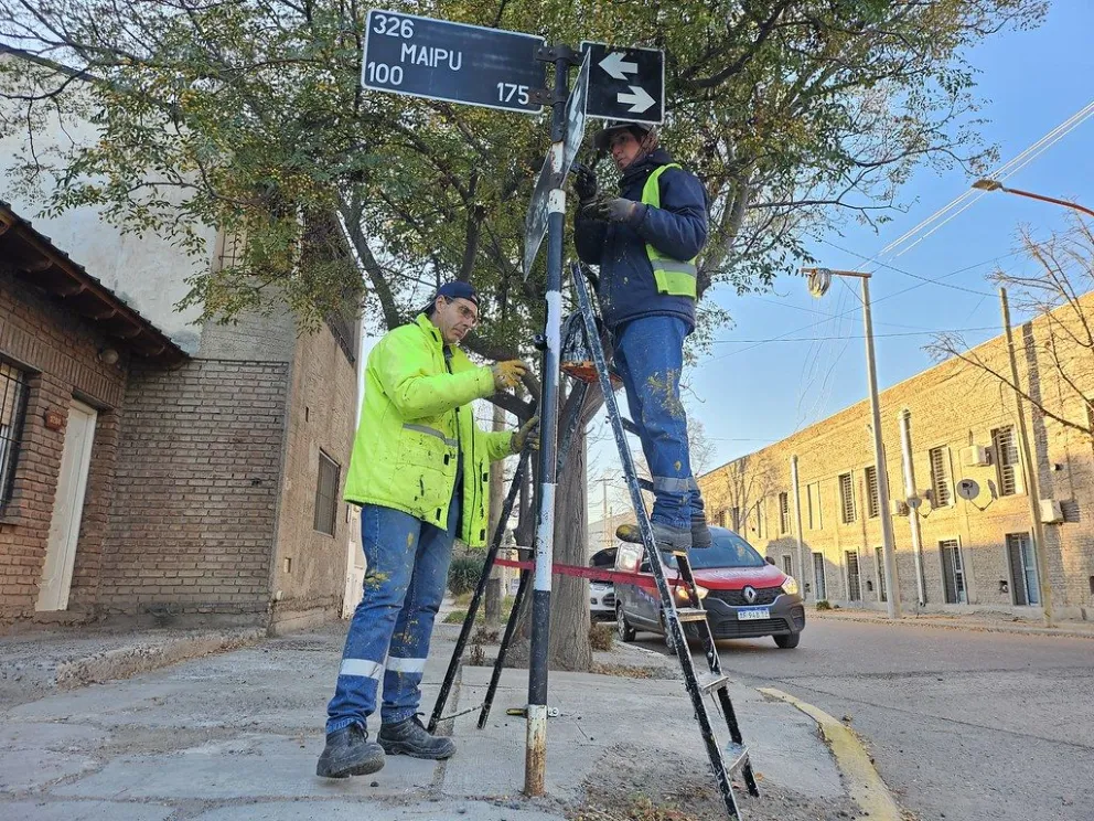  La correcta señalización permite orientar a conductores y peatones, y prevenir accidentes.  / imagen gentileza