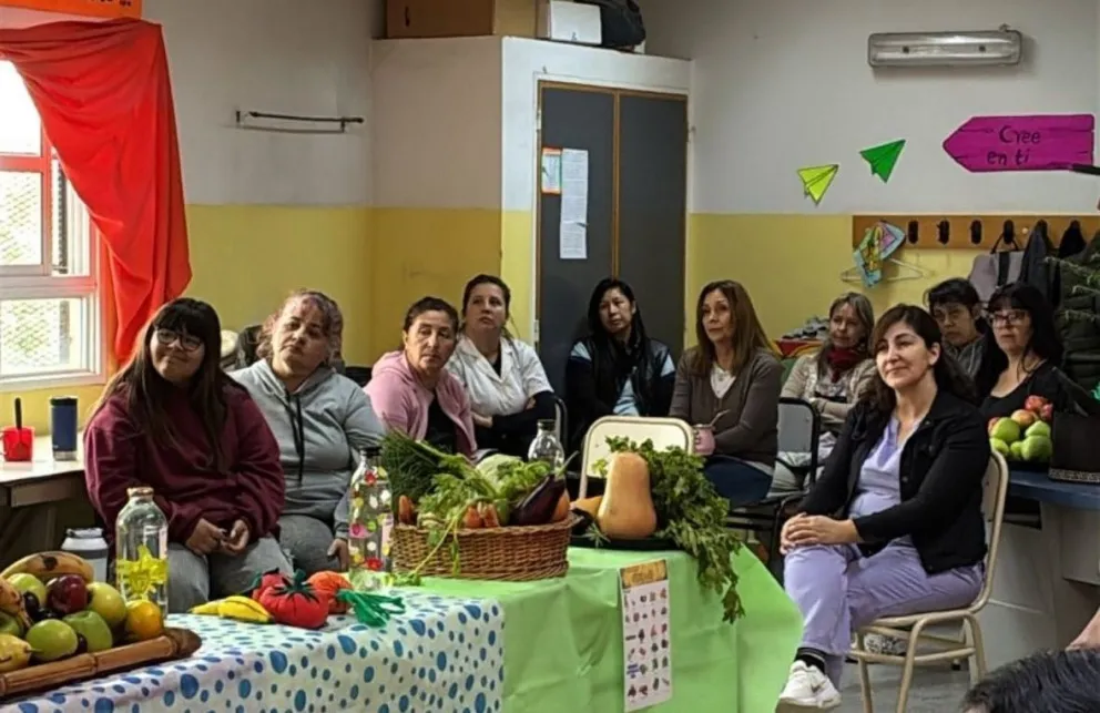 La propuesta es impulsada por integrantes del CAPS Mónica Álvarez y se desarrolla de manera articulada junto a la Escuela N° 109 Curri Lamuen. Foto gentileza Ministerio de Salud