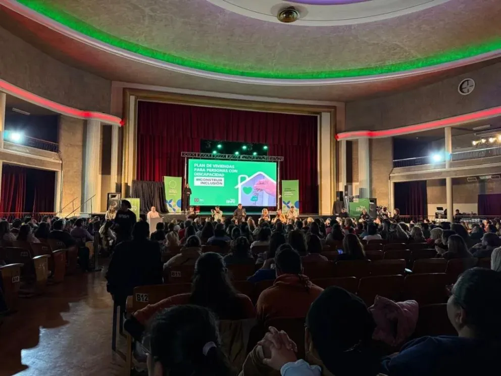 La presentación convocó a una gran cantidad de organizaciones e instituciones locales y provinciales. Foto: Celeste Cerezuela de LCR