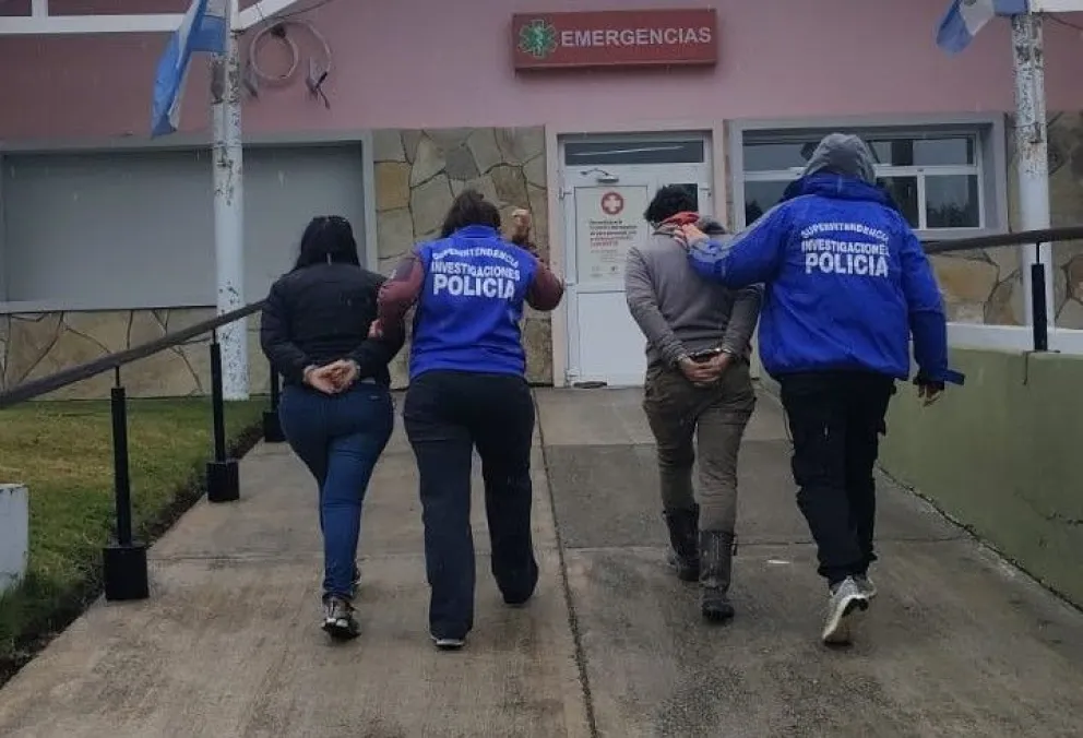 La pareja fue detenida en Villa La Angostura. Estarían relacionadas con el crimen de Adán Isla. Foto: gentileza Villa La Angostura Digital.