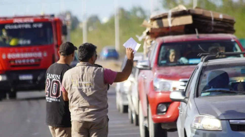 Las y los obreros decidieron volver a volantear este miércoles sobre ruta 7 frente a la fábrica. Foto gentileza
