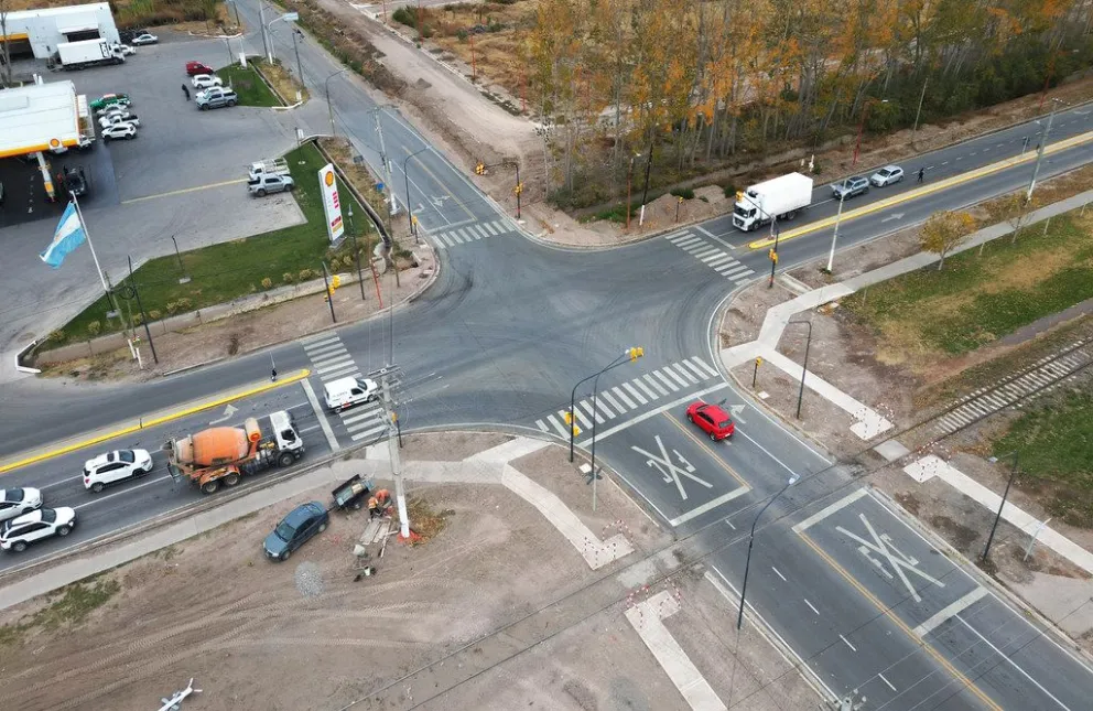 El lunes se inaugurarán los nuevos derivadores sobre la ruta chica y se firmará el convenio para realizar el nuevo alumbrado. Foto: Prensa Municipalidad.