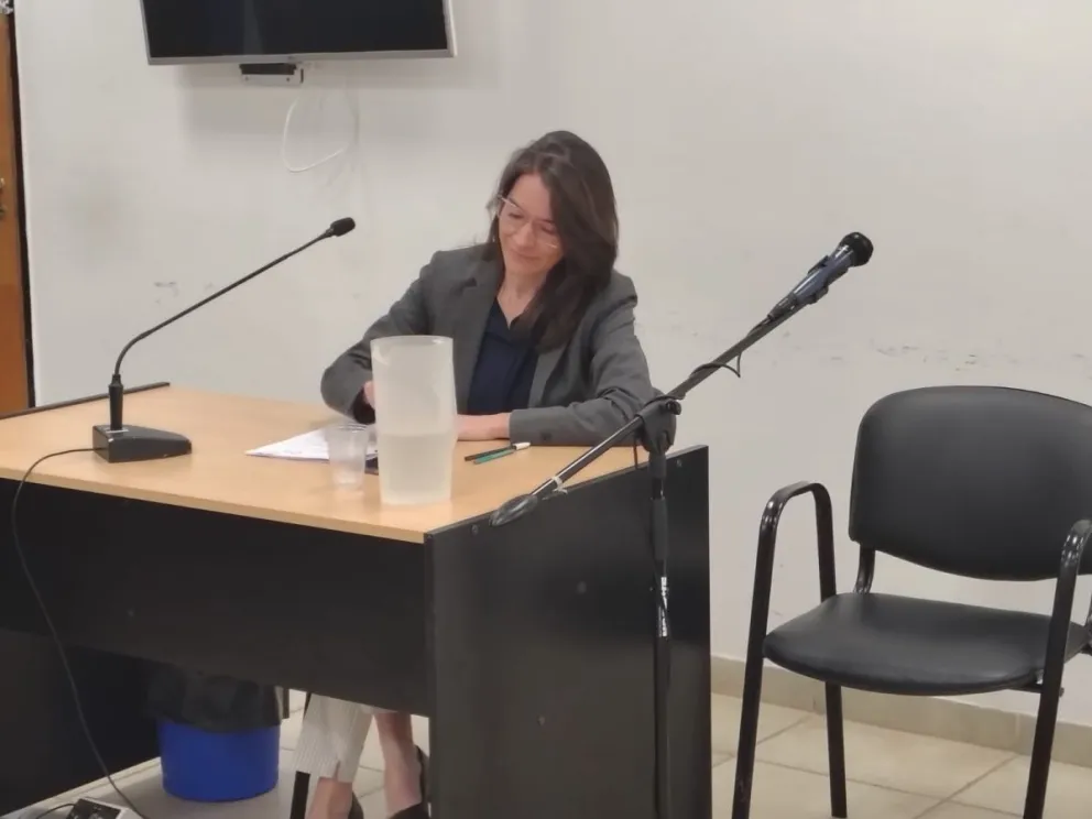 La defensora oficial Patricia Fernández explicó que Abarzúa se había presentado ayer y que estaba dispuesto a presentarse en la audiencia. Sin embargo, hoy no llegó ni se comunicó con ella. Foto: Cipoo360.