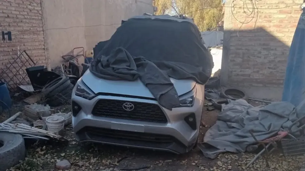 El Toyota Yaris fue localizado por la Policía de Río Negro/ imagen gentileza