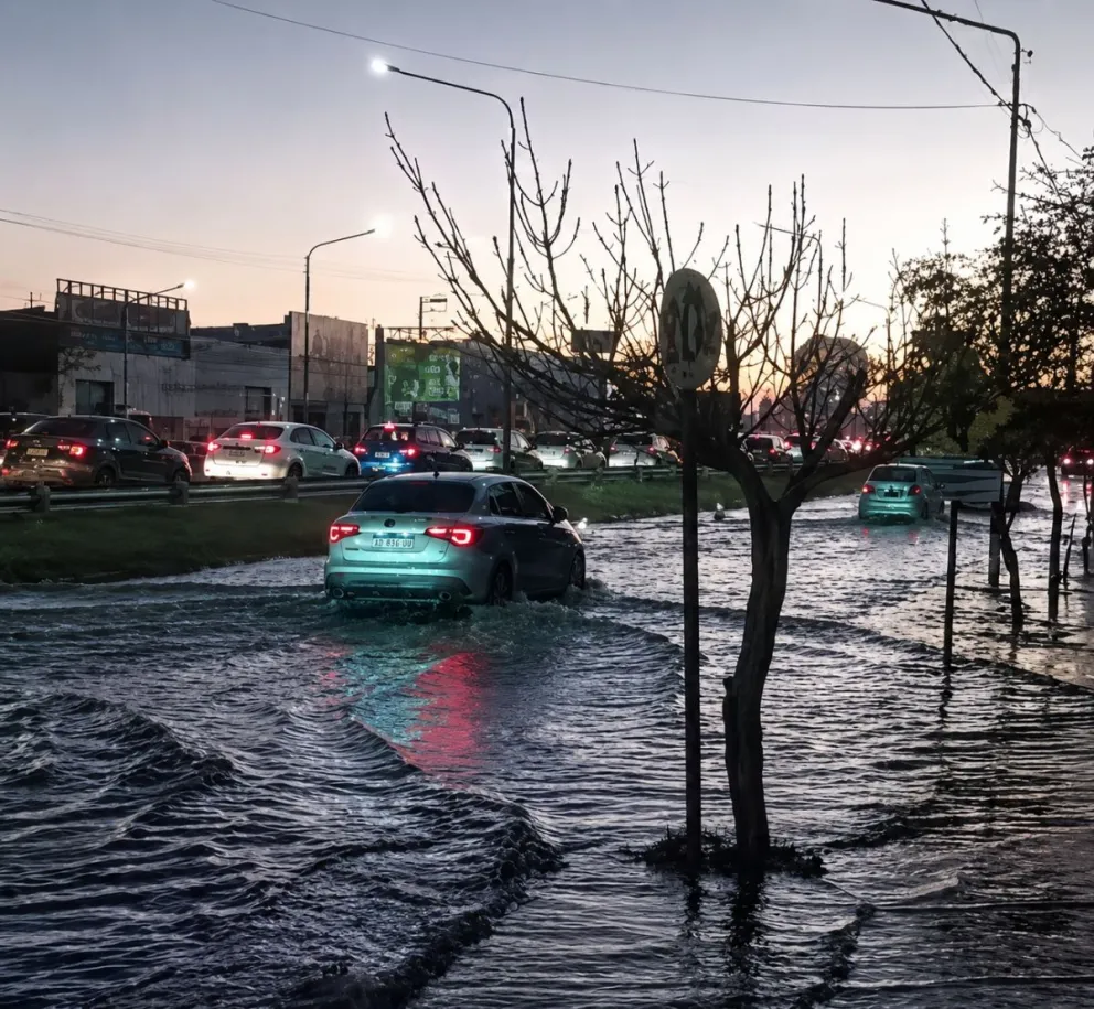 Para quienes transiten a Cipolletti la recomendación es continuar por la ex ruta 22 hasta el desvío en cercanía a los puentes. Foto gentileza