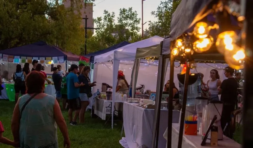 La feria de la economía social estará durante la tarde del domingo en la Plaza San Martin. Foto archivo