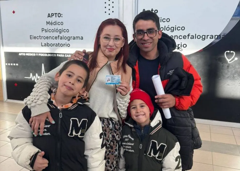 El "equipo" de Alison: los hijos y su compañero. El sostén para sobreponerse cuando la suerte no viene bien. El impulso para recuperar su vida anterior. Foto: gentileza.