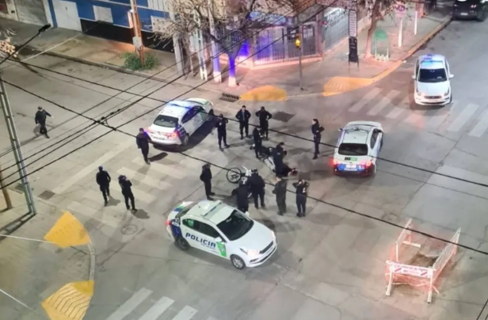 Tras la persecución, los dos jóvenes quedaron detenidos y la moto fue secuestrada. Foto: gentileza.