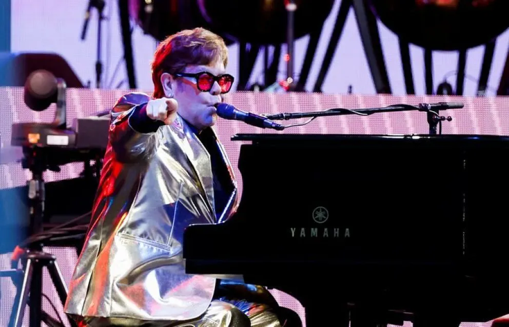 Elton John es uno de los músicos más populares y la FCP pondrá sobre el escenario algunos de sus temas más representativos. Foto. archivo.