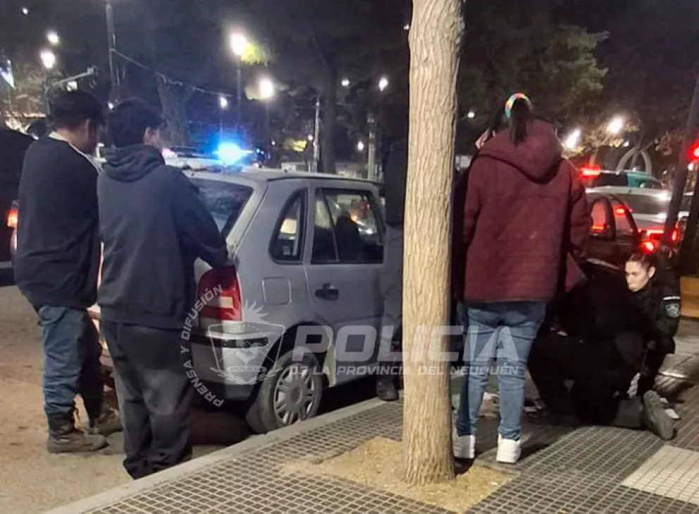 Los jóvenes fueron anoticiados del inicio de una causa en su contra por comercialización de sustancias prohibidas. Foto: Policía de Neuquén.