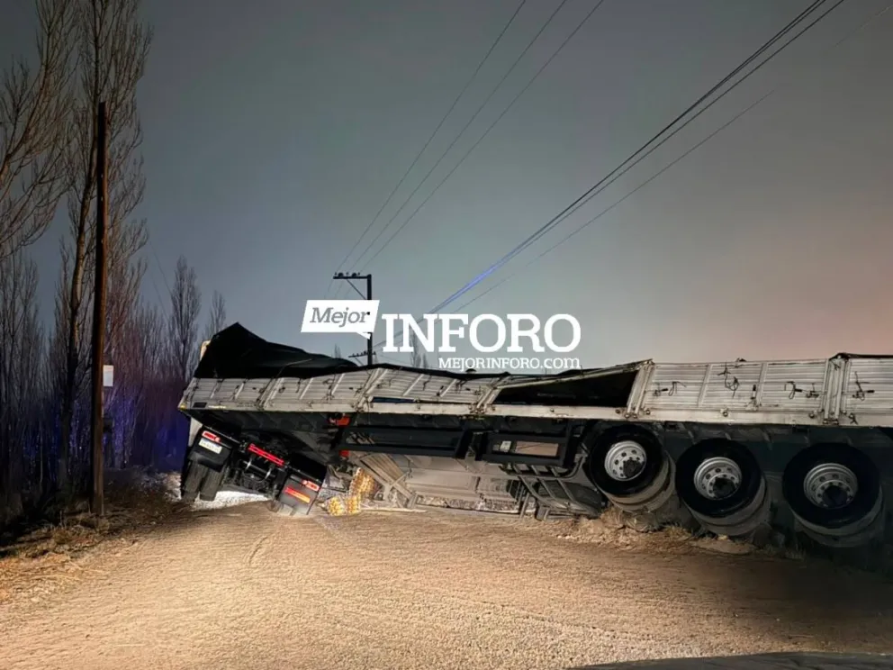 El incidente vial se registró este lunes sobre calle Kennedy en cercanías del barrio Rincón de Oro. Foto gentileza Inforo