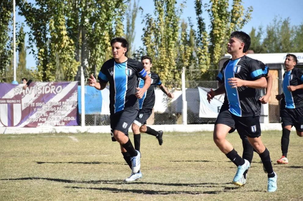 San Isidro sale a la cancha: el sueño de jugar en la A y de seguir formando personas y futbolistas. Foto: gentileza.