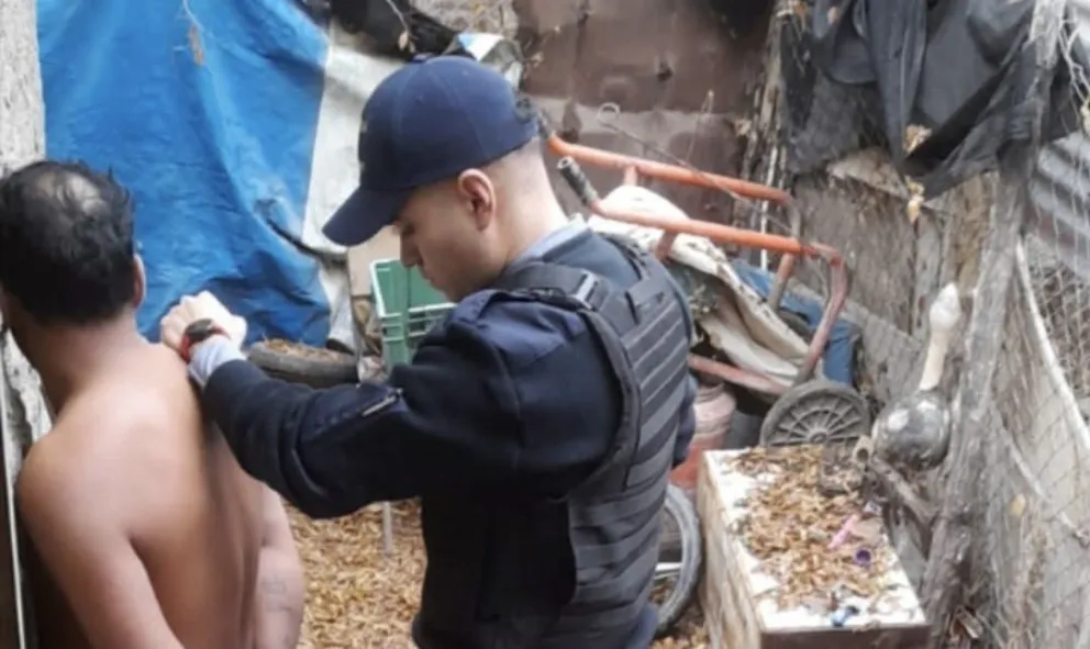 El material balístico y los elementos tácticos secuestrados en la vivienda del detenido quedaron a disposición de la justicia / image gentileza Inforo
