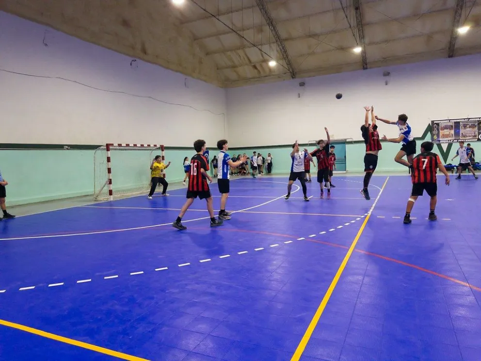 Judocas, handbolistas, basquetbolistas, futbolistas y jugadores de tenis de mesa tendrán actividad durante todo el fin de semana. Foto Prensa Municipio Cipolletti 