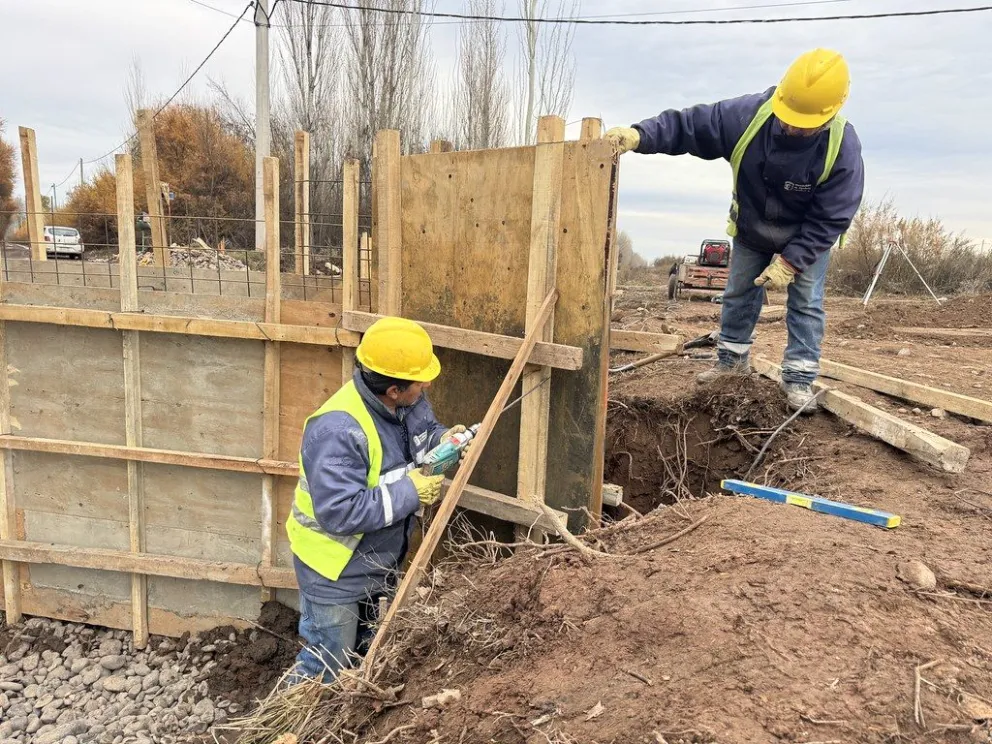 El nuevo puente significa una mejora en las condiciones de acceso al barrio: tendrá doble sentido de circulación. Foto: Prensa Municipal.