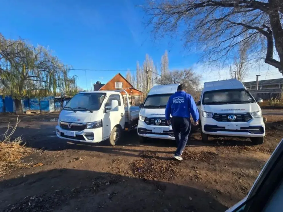Los camiones Dongfeng de color blanco estaban ocultos en las calles del barrio Ferri tras ser sustraídos de una distribuidora./ imagen gentileza