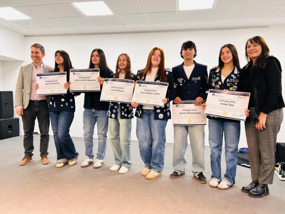 La ciudad reconoció el compromiso y la responsabilidad de los seis jóvenes que llevarán el nombre de Cipolletti al mundo. Foto gentileza