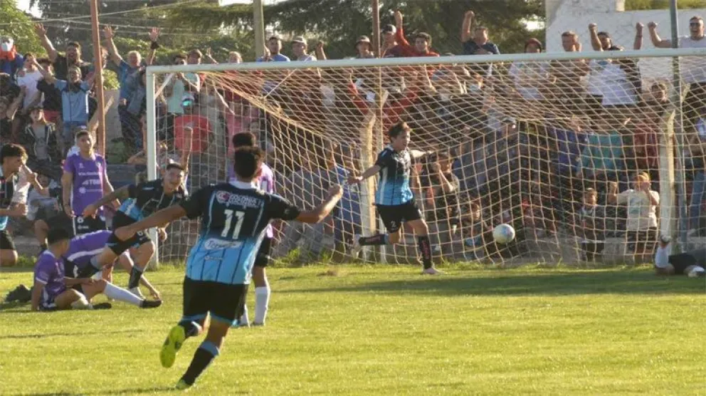 La Confluencia inaugura un nuevo torneo: la Copa de la Liga, en la que jugarán los 26 clubes afiliados. Foto: archivo.