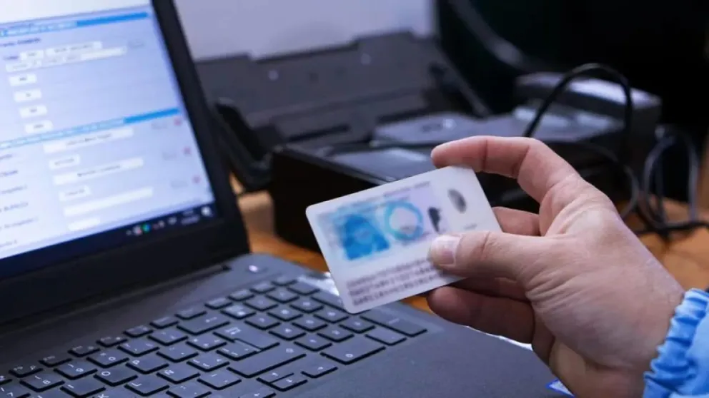 Las refacciones edilicias obligarán a suspender la emisión de DNI y pasaportes / imagen archivo