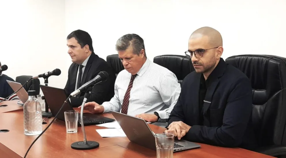 Por unanimidad, el tribunal colegiado consideró culpable al sujeto por la violación reiterada de su hija biológica. Foto: Prensa STJ Neuquén.