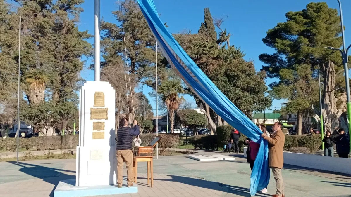 acto dia de la bandera en Cinco Saltos