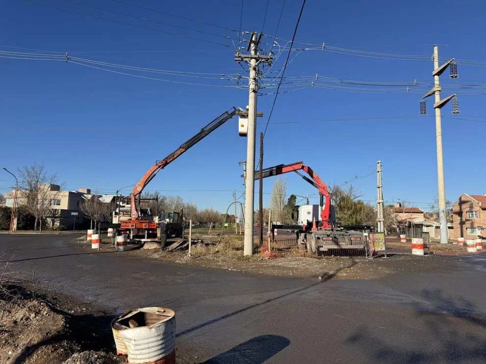 La obra comenzó hace meses pero faltaban los trabajos de Edersa para continuar con su finalización. Foto Municipalidad de Cipolletti