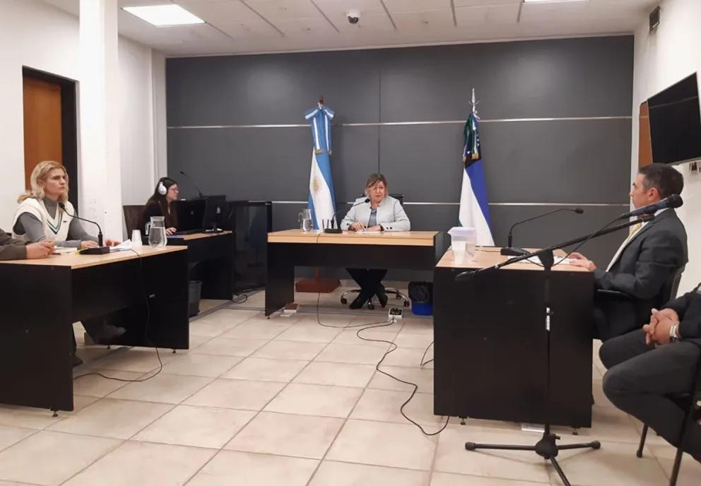 La fiscal Vasellatti (a la izquierda); y el defensor público presentaron diferentes versiones sobre un mismo hecho. ¿Amenazas o "justicia por mano propia"? Foto: Prensa MPF.