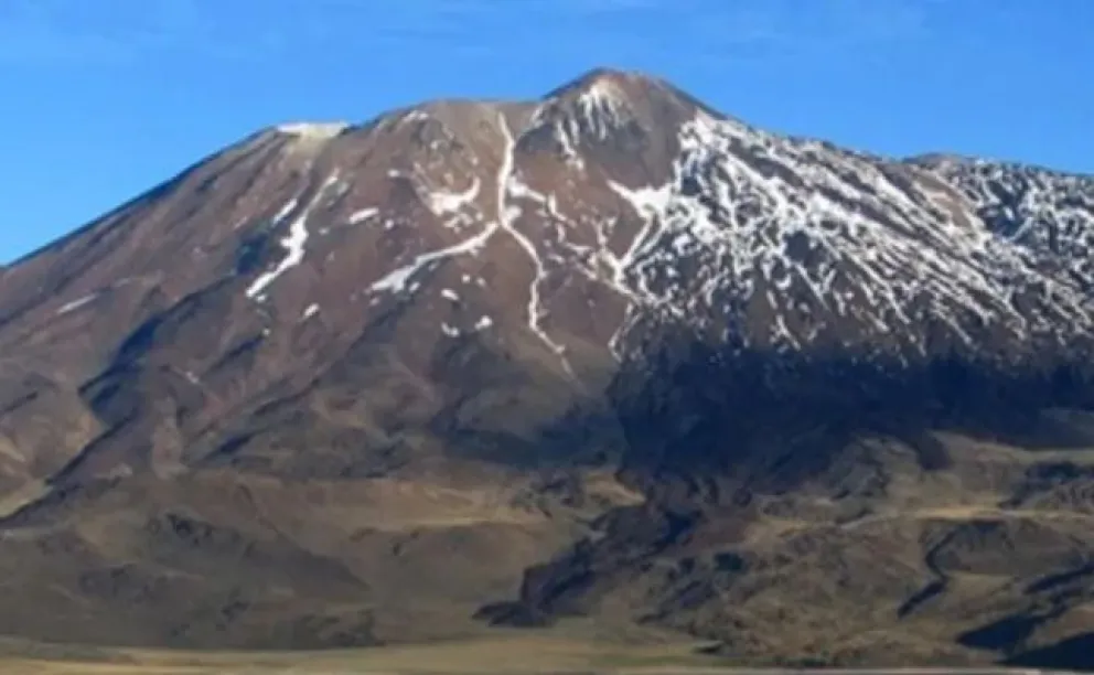 El volcán no registra actividad desde hace miles de años, pero la aparición de una columna de vapor preocupó a las ciudades más próximas y a la industria del fracking. Foto: gentileza.