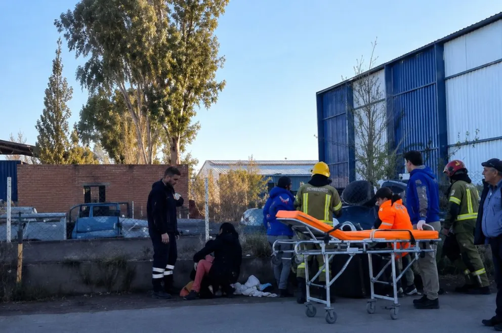 El siniestro vial fue esta mañana en la zona de Parque Industrial de Cipolletti. Foto gentileza