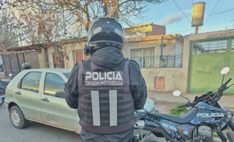 El Palio había sido robado en Cipolletti. Le cambiaron la patente, pero se olvidaron de un detalle que los delató. Foto: Policía de Neuquén.