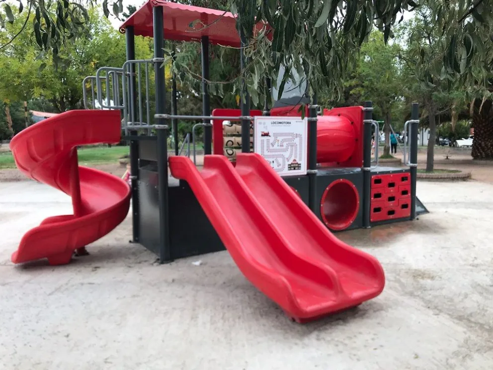 Mercantil, Barrio del Trabajo, San Lorenzo, Villarino, Don Bosco, Flamingo, Arévalo y 12 de Septiembre son algunos de los sectores que serán alcanzados por esta etapa del plan de nuevos juegos. Foto Prensa Municipalidad de Cipolletti