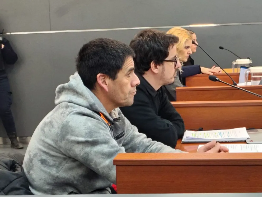 Lagos y su abogado, Rodrigo Racca. El imputado fue declarado responsable solo de abuso de armas y portación de arma de fuego de uso civil. Foto: archivo.