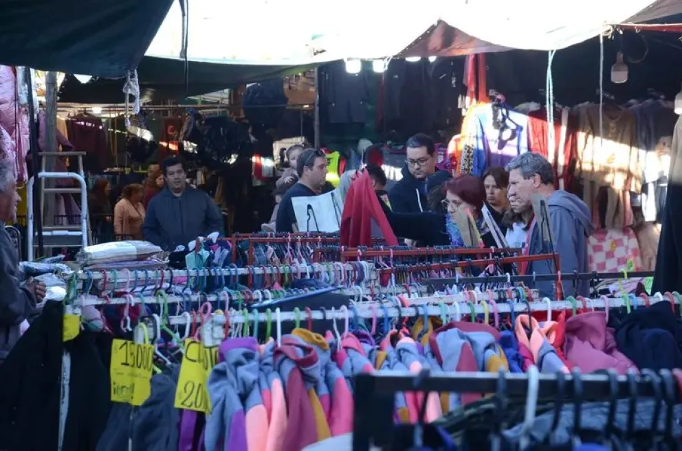 El gobierno municipal y la cámara empresaria elaboraron un proyecto para prohibir el acceso de las ferias tipo "Saladita" al ejido de Neuquén. Foto: archivo.