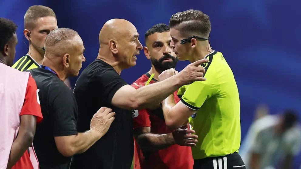 El DT de la selección egipcia, Hossam Hassan.