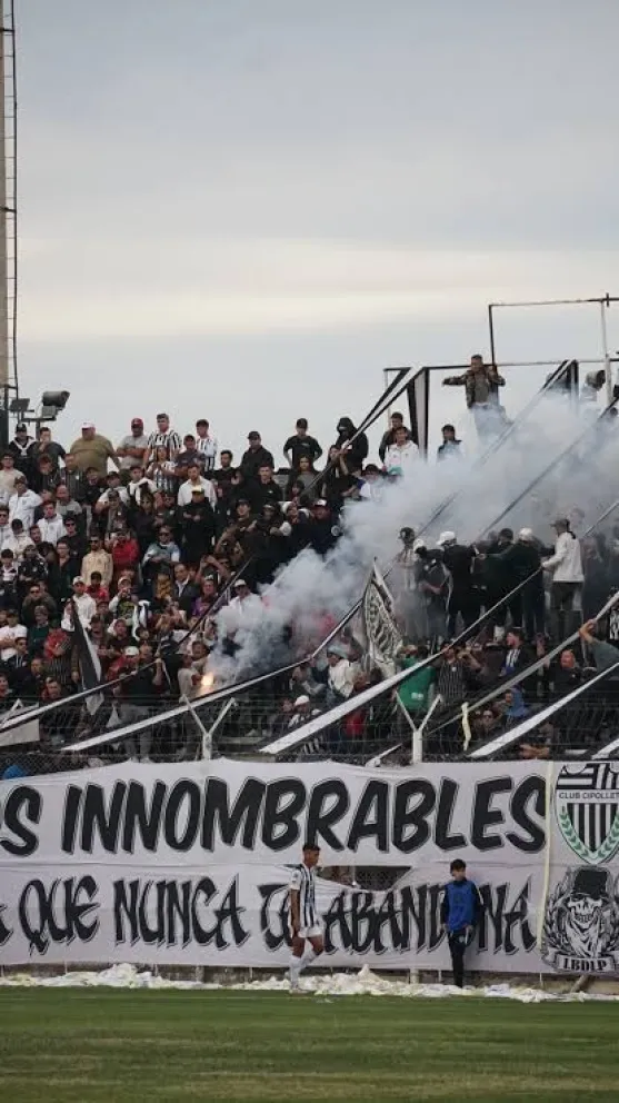 La Visera de Cemento mantiene viva la memoria de los hinchas que perdieron la vida acompañando al Albinegro en cada ruta del país / imagen archivo