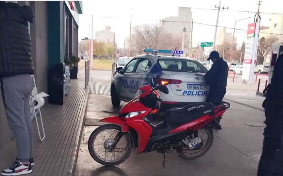 El operativo se realizó en la estación de servicio del ACA, en la calle Toschi. Foto: Policía de Río Negro.