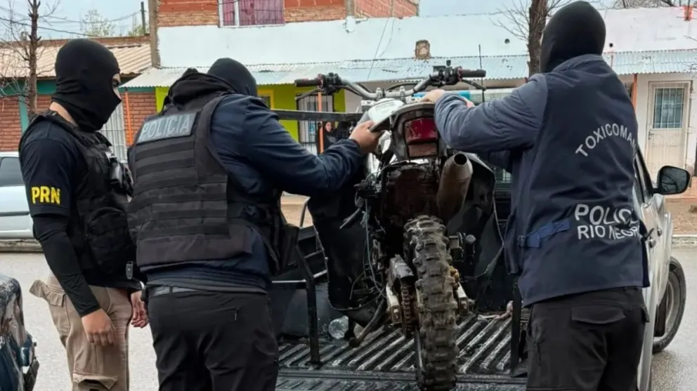 Durante el allanamiento realizado en Catriel la policía también pudo recuperar tres motos robadas. Foto: Policía de Río Negro. 