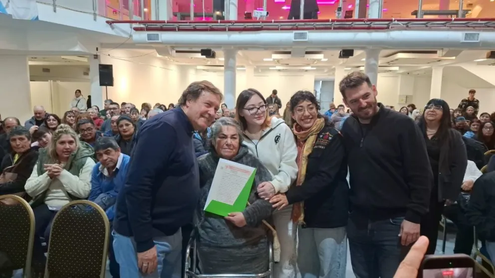 El Complejo Cultural Cipolletti fue la sede del emotivo acto : fotos cipo360