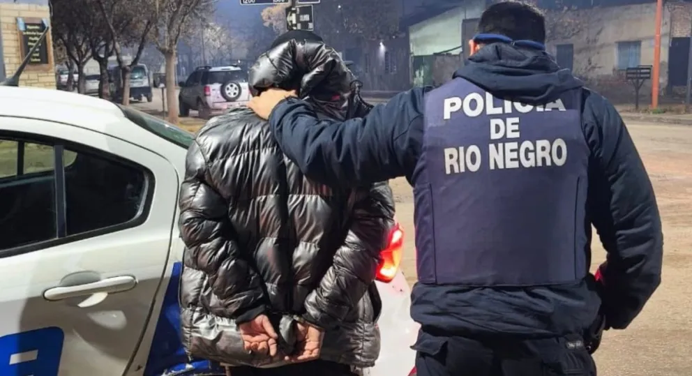 l hombre, de 26 años, quedó detenido por portación ilegal de arma de fuego. Foto gentileza