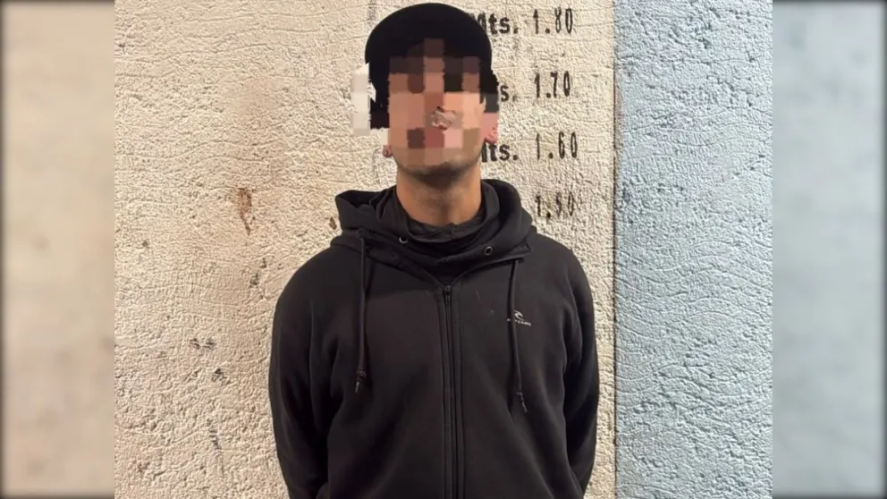 Amenazó al taxista con un cuchillo para robarle la billetera. Quedó detenido, acusado de robo calificado. Foto: Policía de Río Negro.