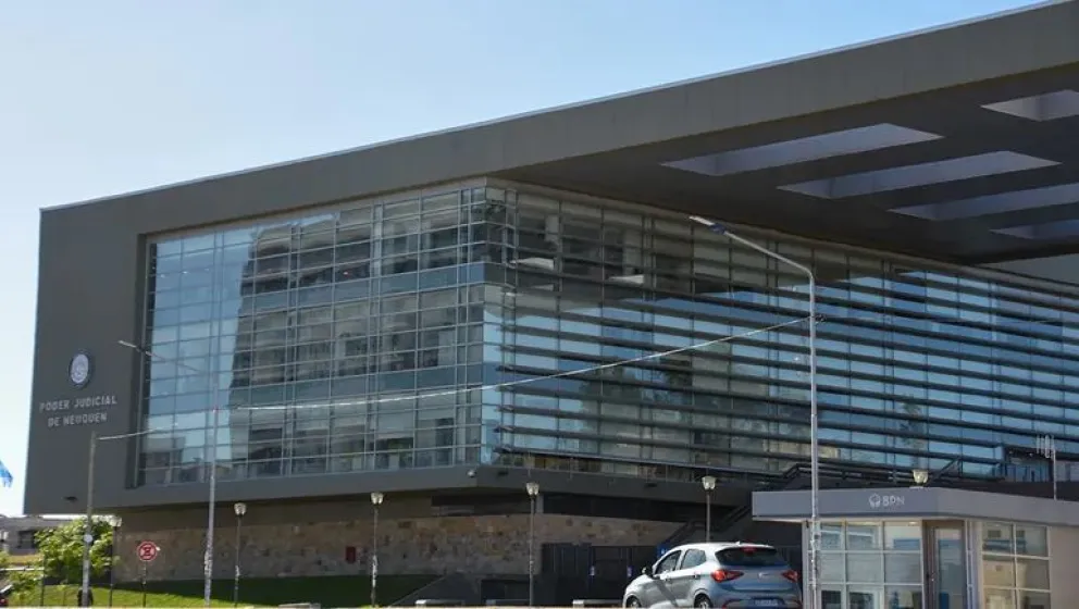 La fiscalía pidió el tratamiento en feria del recurso de apelación. Advierte sobre el riesgo de fuga del empresario considerado culpable de la violación sistemática de su hijastra. Foto: archivo.