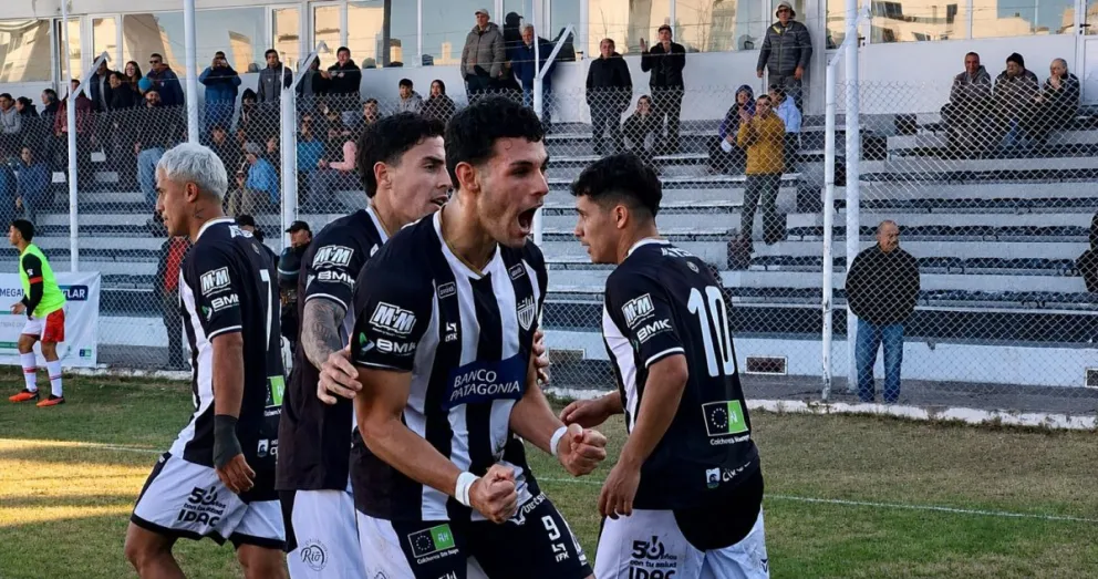 Federico Acevedo, delantero de 22 años y figura del Club Cipolletti durante el Torneo Federal A 2026, fue separado del plantel profesional. Foto Daniela Luján para Cipo360