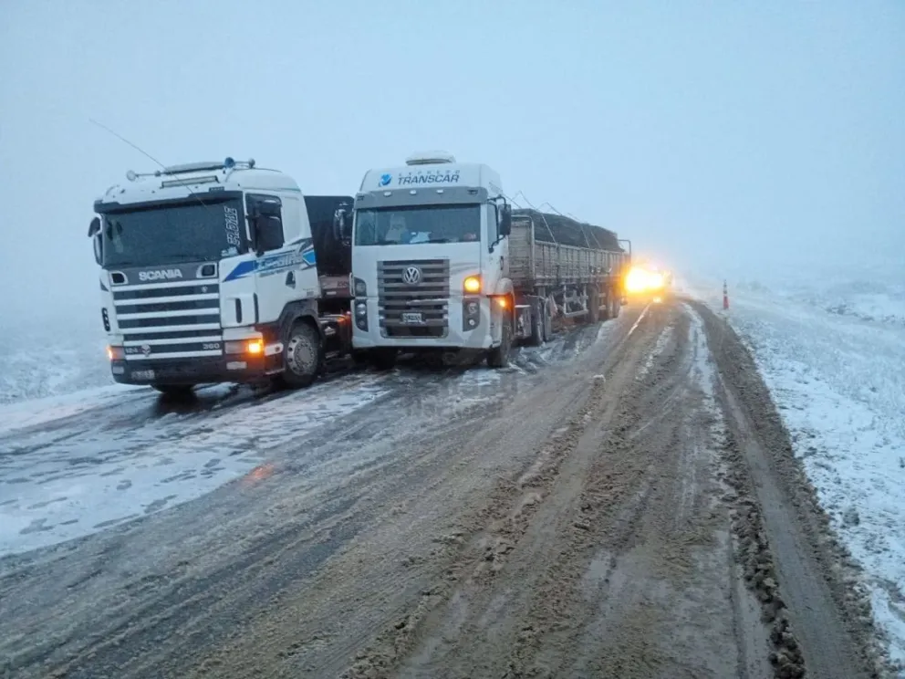 Las rutas nacionales hacia la región cordillerana están habilitadas. Los pasos, en cambio, se encuentran cerrados o transitables con extrema precaución. Foto: Vialidad Nacional.