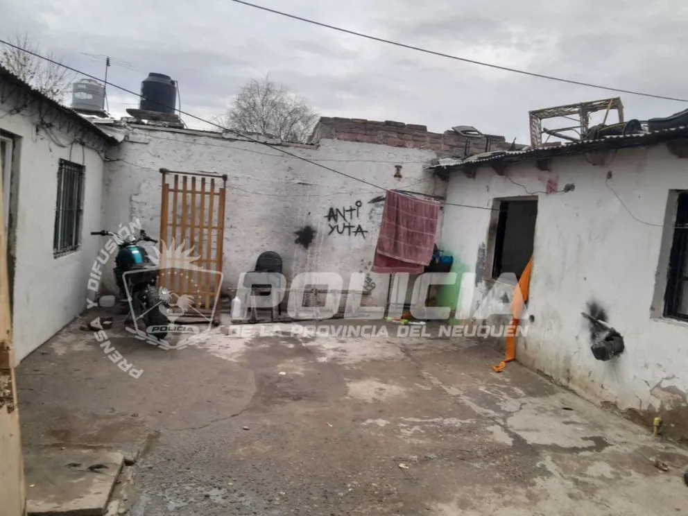 En la vivienda allanada se encontraron las dos motos. Foto: Policía de Neuquén.