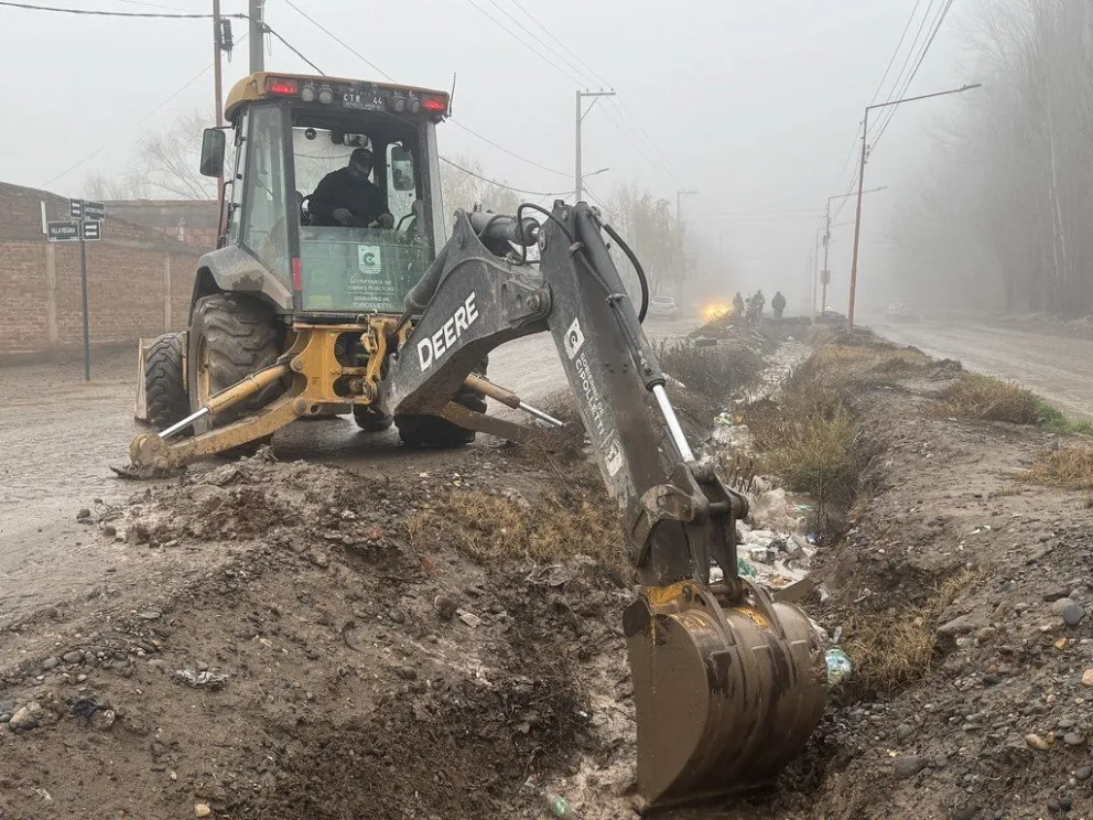 El intendente Rodrigo Buteler recorrió los sectores anegados / imagen gentileza