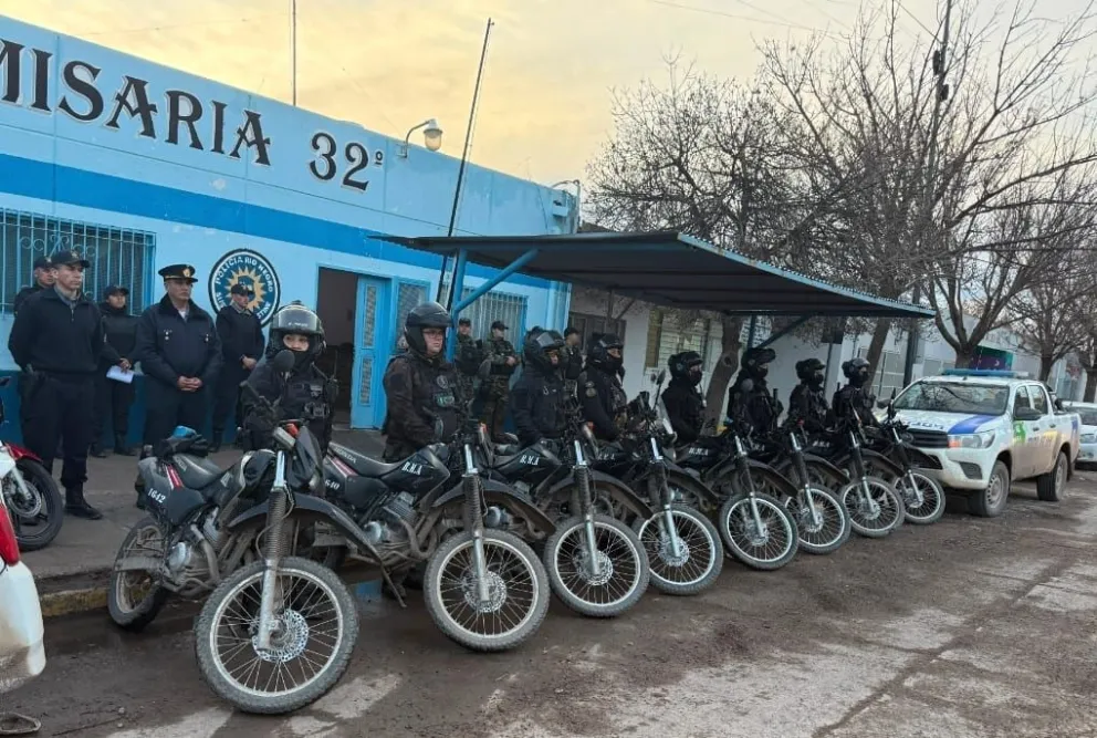Durante los controles se verificó la documentación correspondiente y se realizaron tareas preventivas en distintos barrios de la ciudad. Foto gentileza
