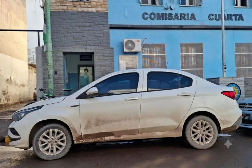 El Fíat Cronos fue interceptado y secuestrado en la esquina de Roca y Sáenz Peña.