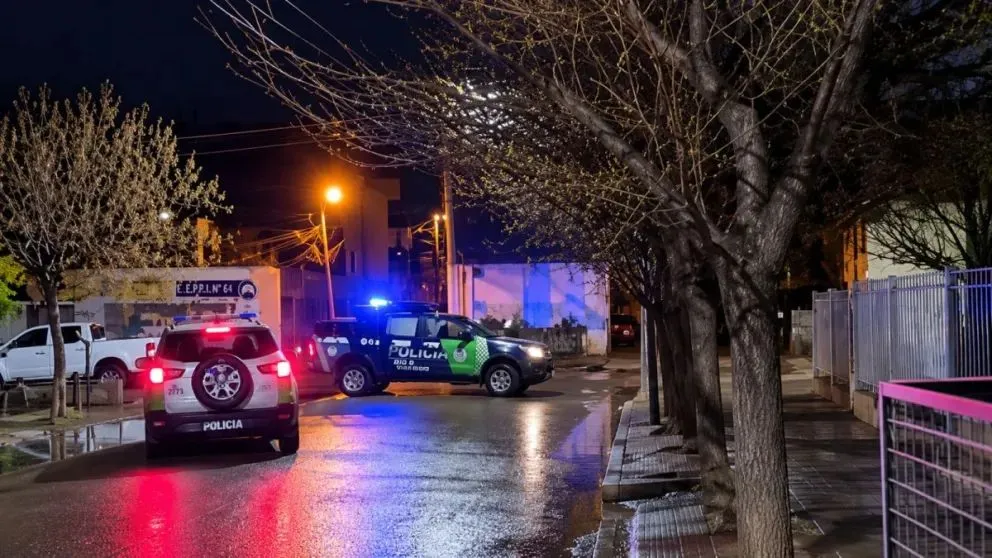 El hecho se produjo frente al barrio La Paz: una persona resultó herida de un balazo en el cuello. Foto: gentileza.